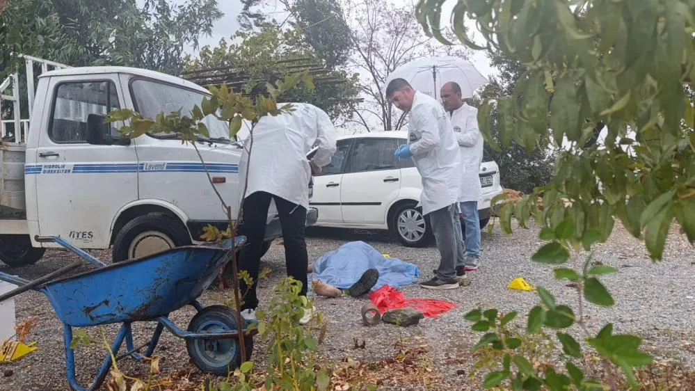 MANAVGAT’TA KARISINI AV TÜFEĞİYLE ÖLDÜRÜP İNTİHAR ETTİ