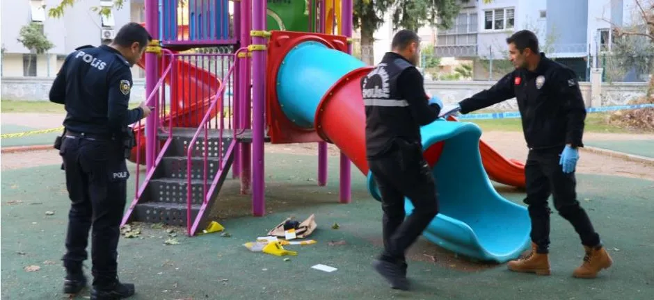 ÇOCUK PARKINDA DEHŞET SAÇTILAR.. 2 ÇOCUK SAÇMA İLE YARALANDI