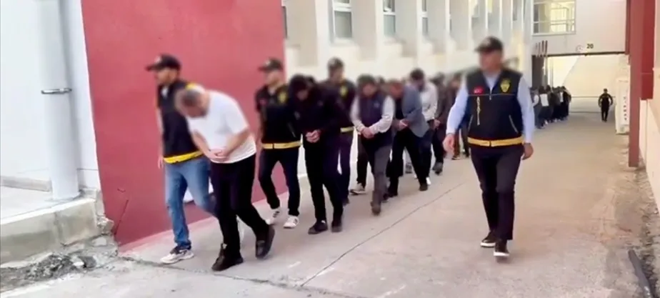 ANTALYA DAHİL 23 İLDE DOLANDIRICILARA OPERASYON.. 64 ŞÜPHELİ YAKALANDI