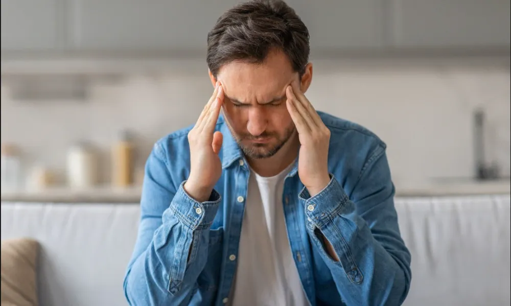 VÜCUDUNUZA KULAK VERİN.. MEVSİM GEÇİŞLERİNDE ARTAN BAŞ AĞRILARINA DİKKAT