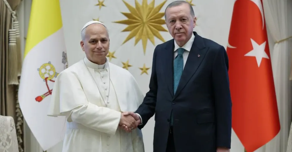 ERDOĞAN TÜRKİYE’YE GELEN PAPA 14. LEO İLE BAŞ BAŞA GÖRÜŞTÜ