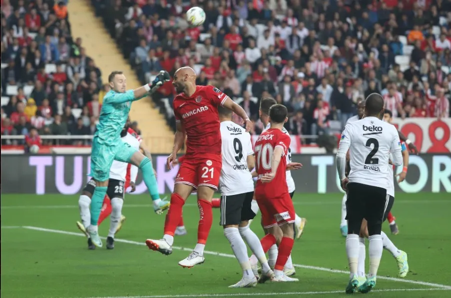 ANTALYASPOR KENDİ EVİNDE BEŞİKTAŞ’A DİRENEMEDİ: 1-3