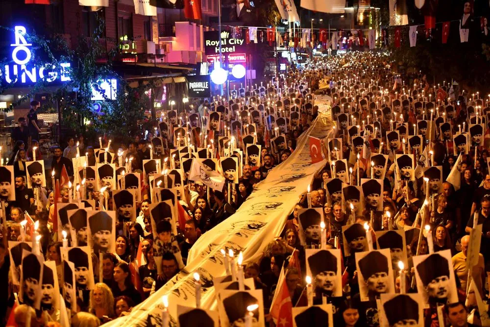 MURATPAŞA ATA’YA SAYGI YÜRÜYÜŞÜ’NDE BULUŞUYOR