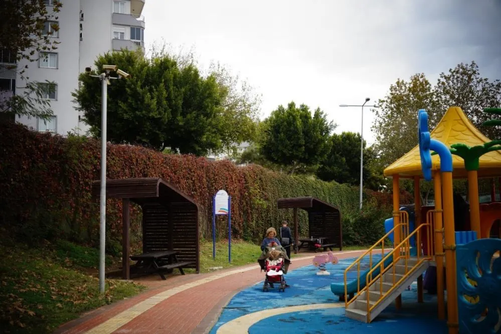 KONYAALTI’NIN PARKLARINA GÜVENLİK KAMERALARI YERLEŞTİRİLİYOR