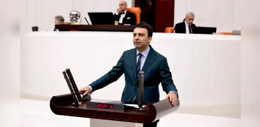 MUSTAFA KÖSE.. CHP’Yİ TOPA TUTTU ANTALYA’NIN KAYIP YILLARININ HESABINI SORDU