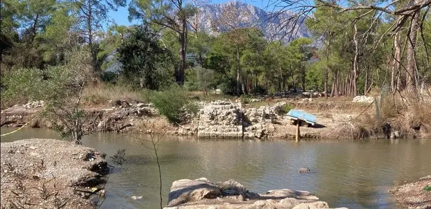 TEPKİ BÜYÜK.. KEMER’DE İDYROS ANTİK KENTİNİN KALINTILARI BETONA GÖMÜLECEK