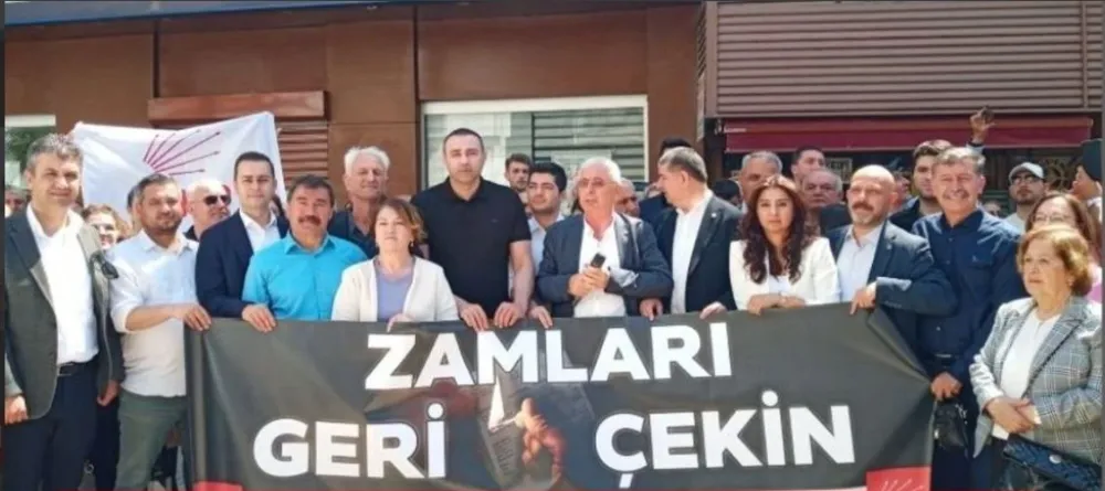 CHP ANTALYA’DA ELEKTRİK ZAMLARINI PROTESTO ETTİ.. ‘KAMULAŞTIRIN’