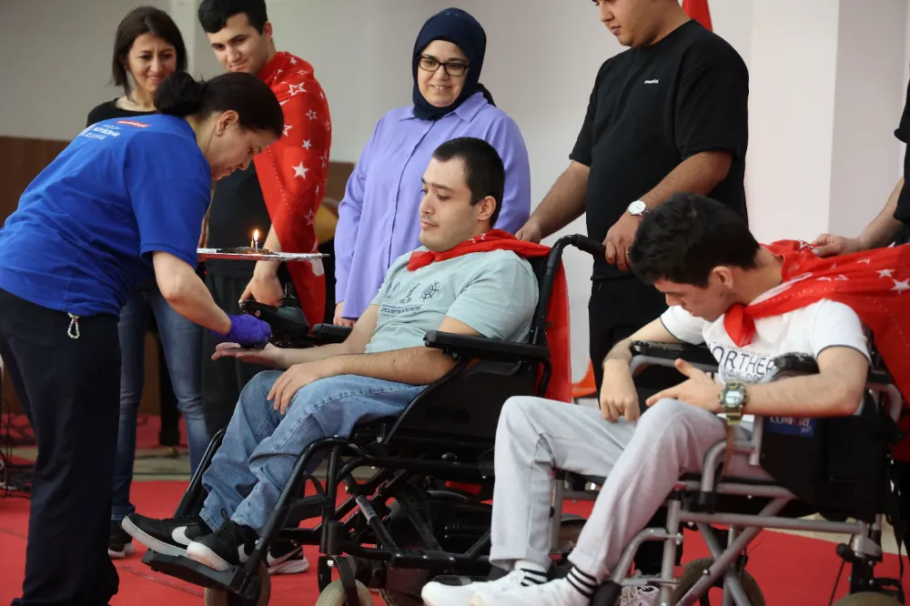 ÖZEL BİREYLERDEN ÇOK ÖZEL GÖSTERİ 