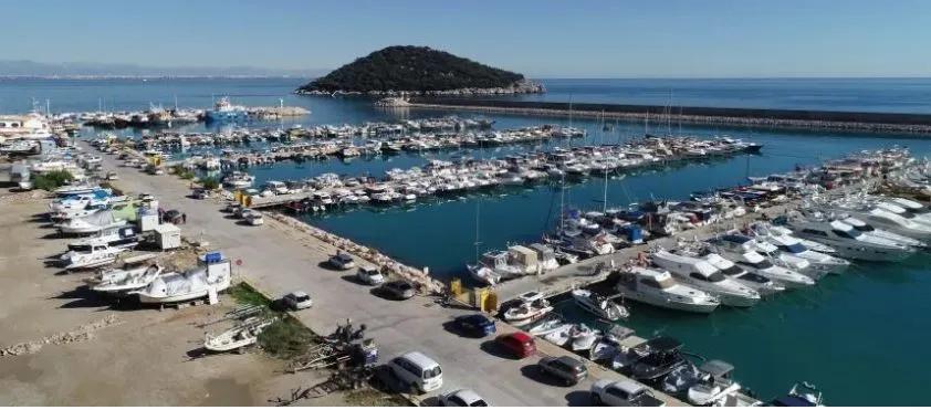 KOOPERATİF YÖNETİCİLERİ AKLANDI.. ANTALYA BALIKÇI BARINAĞI DAVASI SANIKLARINA BERAAT