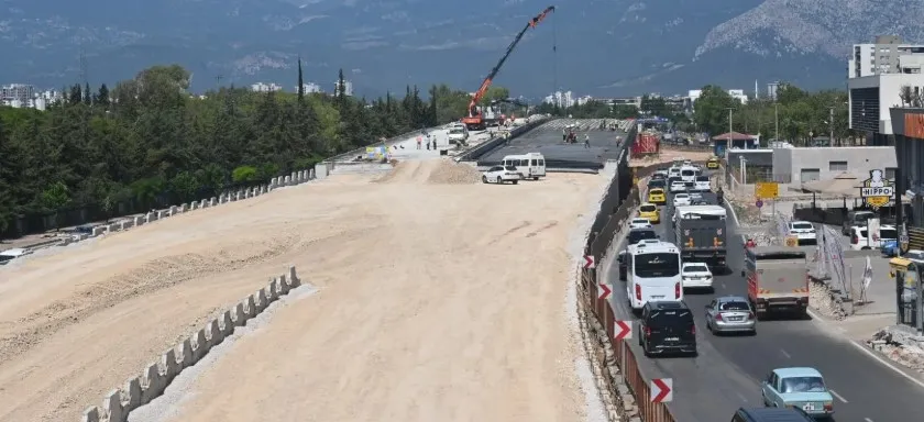 4 KAVŞAKTA 10 KÖPRÜ.. ANTALYA’DA TRAFİK ÇİLESİ ÇEKENLERİN GÖZÜ HÜKÜMETİN BU YATIRIMINDA