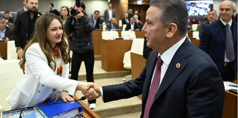 KULİSLERE GÖRE.. MUHİTTİN BÖCEK’İN YERİNE ‘BÜŞRA ÖZDEMİR’ GETİRİLİYOR