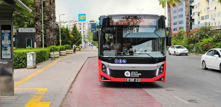 BÜYÜKŞEHİR’İN KIRMIZI ARAÇLARI VE TRAMVAY 15 TEMMUZ’DA ÜCRETSİZ