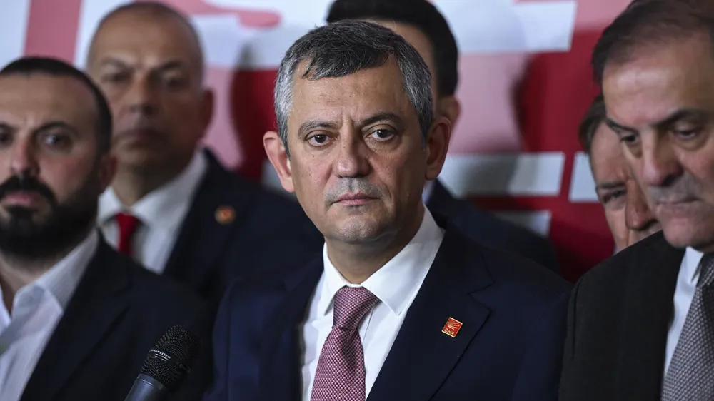 ÖZGÜR ÖZEL