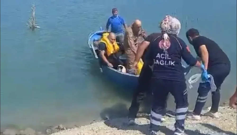 BARAJDAN SU ALMAYA ÇALIŞAN EĞİTİM UÇAĞI DÜŞTÜ.. 2 PİLOT KURTARILDI 