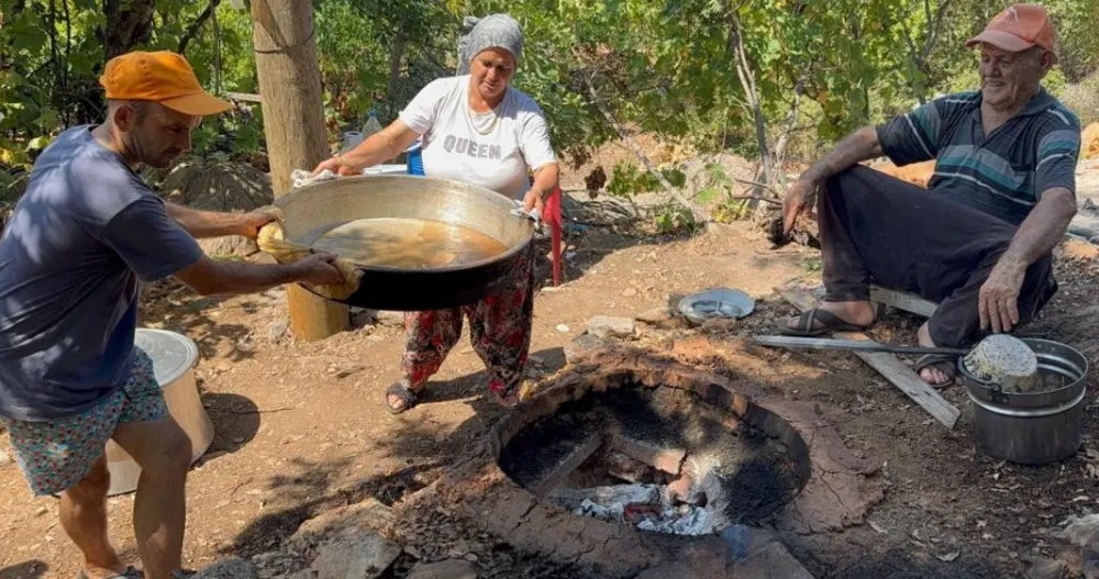 KÜLLE KAYNAYAN LEZZET.. GAZİPAŞA’DA İMECE USULÜYLE SOFRALARA TAŞINIYOR