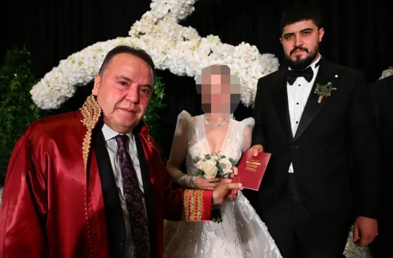 AMCA MUHİTTİN BÖCEK HAPİSTE YATIYOR.. YEĞEN SEFA BÖCEK SEFA SÜRÜYOR