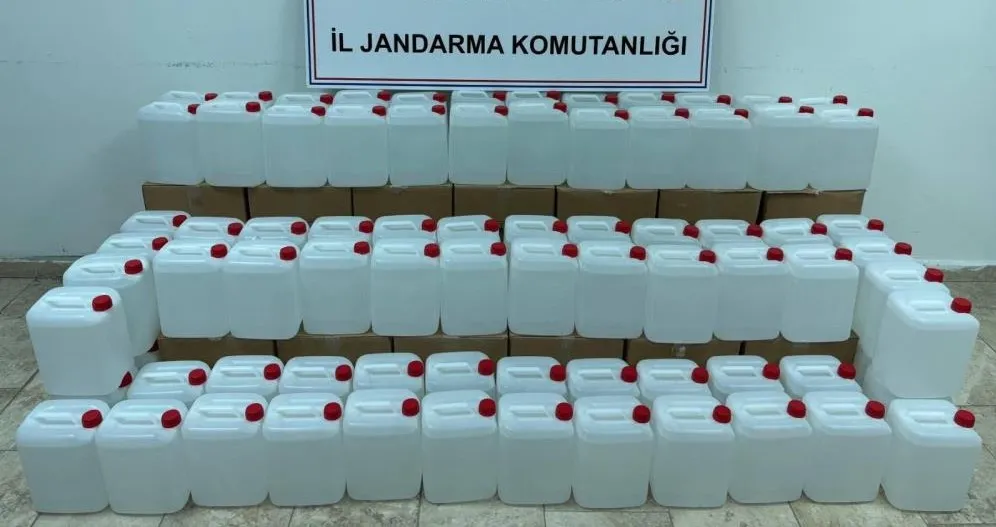 ANTALYA’DA KAÇAK ALKOL UYUŞTURUCU VE MAKARON ELE GEÇİRİLDİ
