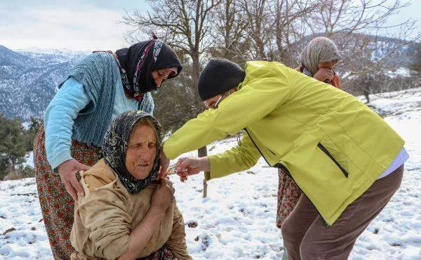 ANTALYA YAYLALARINDA ZORLU AŞI ÇALIŞMASI
