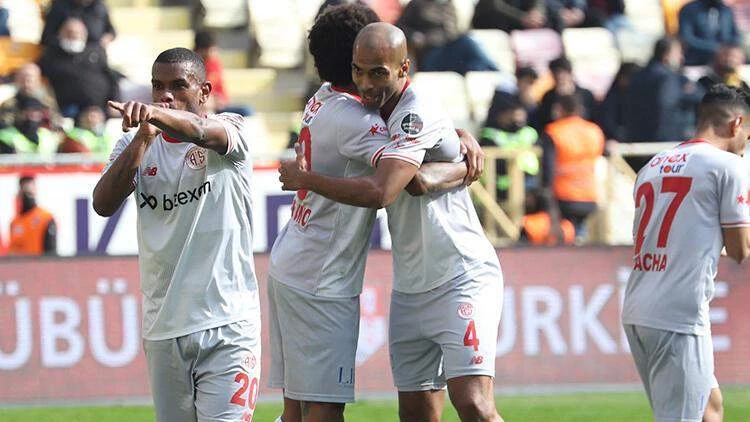ANTALYASPOR MALATYA DEPLASMANINDAN ŞEN DÖNÜYOR: 2-1