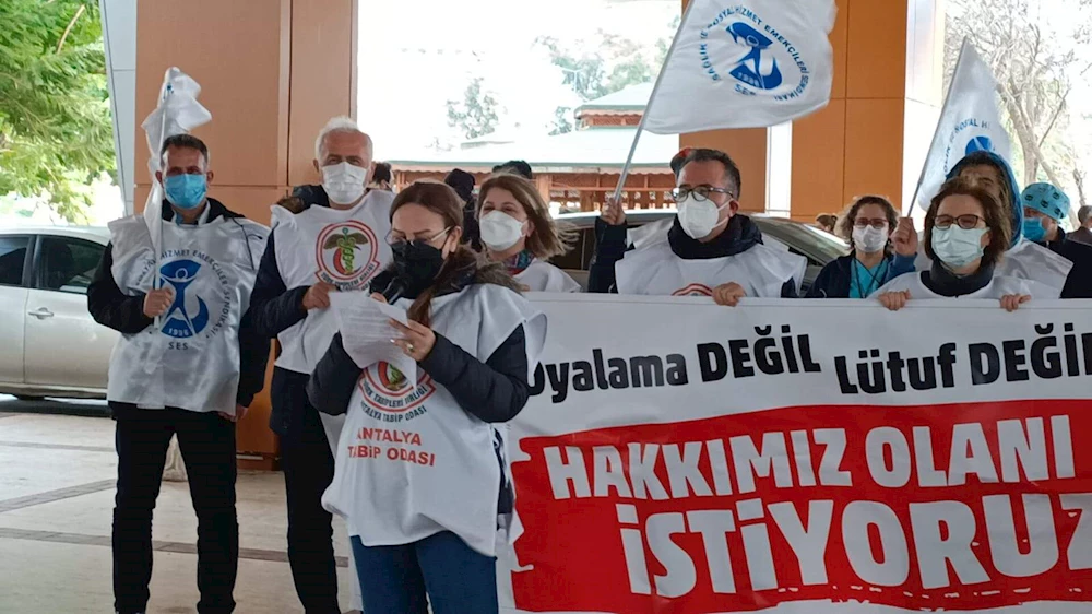 Hekimlerin ‘Beyaz Nöbet’i sürüyor