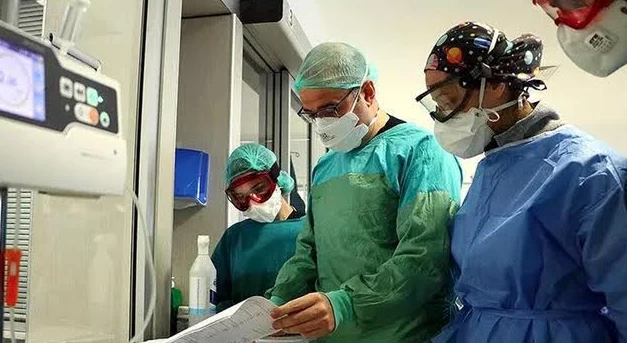 BAKANLIK DÜĞMEYE BASTI.. DOKTORLAR İÇİN BEKLENEN DÜZENLEME GELİYOR