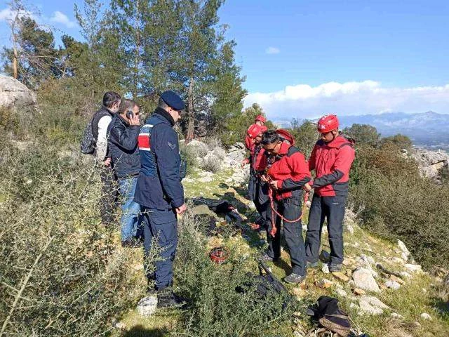 KAYALIKLARDA MAHSUR KALAN HAMİLE KEÇİ KURTARILDI