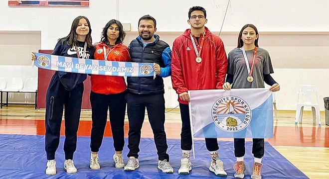 KAŞLI GÜREŞÇİLER 7 ALTIN 1 BRONZ