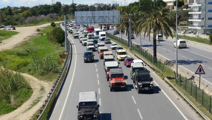 ANTALYA’DA SAFARİCİLER TÜVTÜRK ÖNÜNDE ’VİZE’ EYLEMİ YAPTI