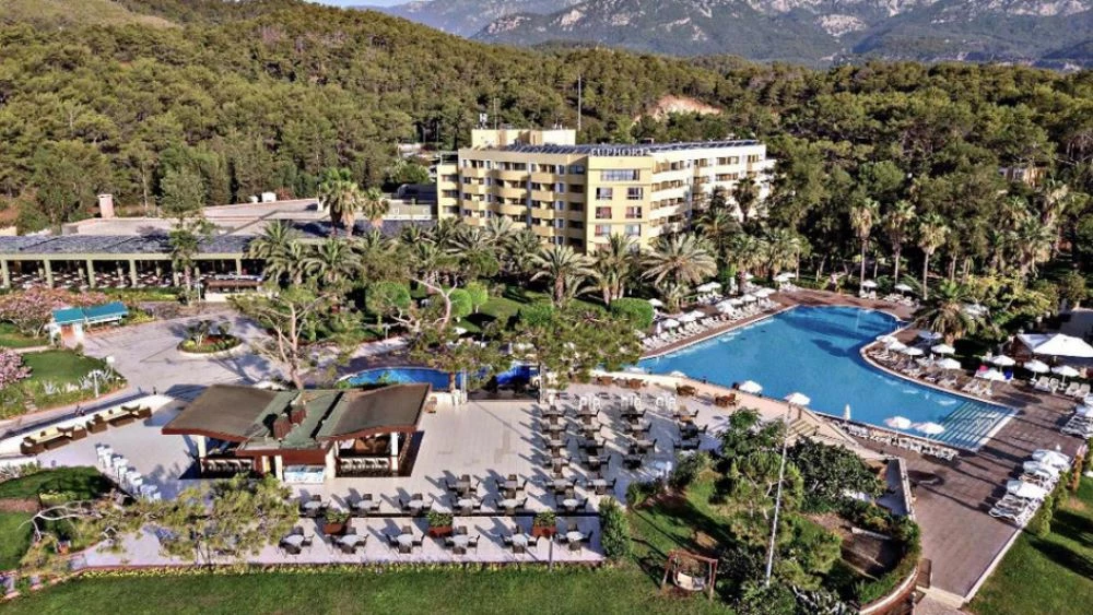 OTEL PATRONU ASGARİ ÜCRETİ 12.500 YAPTI.. ÇALIŞANLARI MUTLU ETTİ