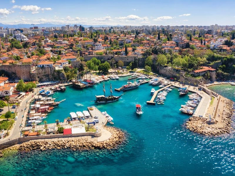 ANTALYA’NIN ÜNLÜLERİ KİMLER.. EN MEŞHUR YEMEKLERİ NELER?