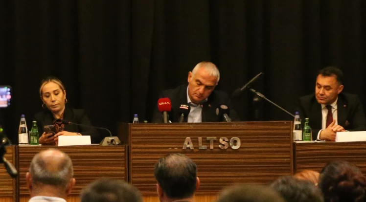 BAKAN ERSOY.. TURİZMDE ANTALYA’NIN 2024 HEDEFİNİ AÇIKLADI
