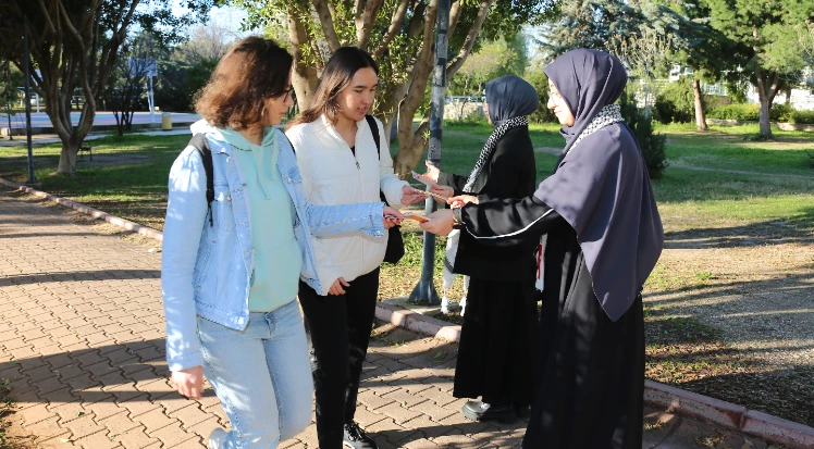 TIP FAKÜLTESİ ÖĞRENCİLERİNDEN ÖRNEK DAVRANIŞ