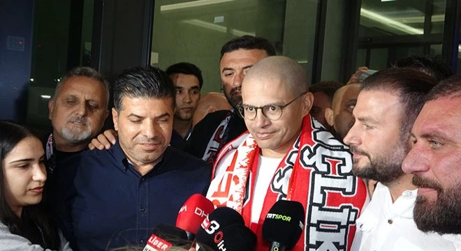 ALEX DE SOUZA ANTALYASPOR İLE SÖZLEŞME İMZALAMAK İÇİN GELDİ